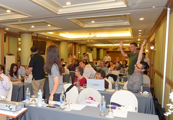 “Please stand up if your site receives migratory shorebird species!” © RRC-EA/Eugene Cheah
