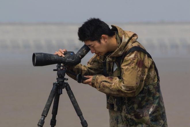Chen Tengyi, from Chongming Island and an accomplished bird-whistler, skills learned from former hunters. © Birding Beijing ????